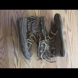 Minnetonka size 7.5